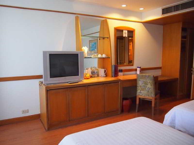 Chon Inter Hotel Чонбури Экстерьер фото