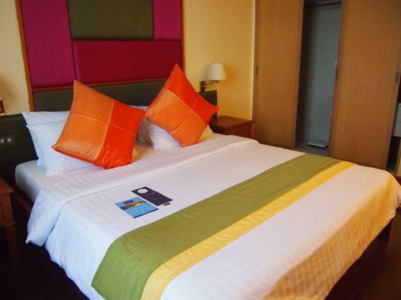 Chon Inter Hotel Чонбури Экстерьер фото