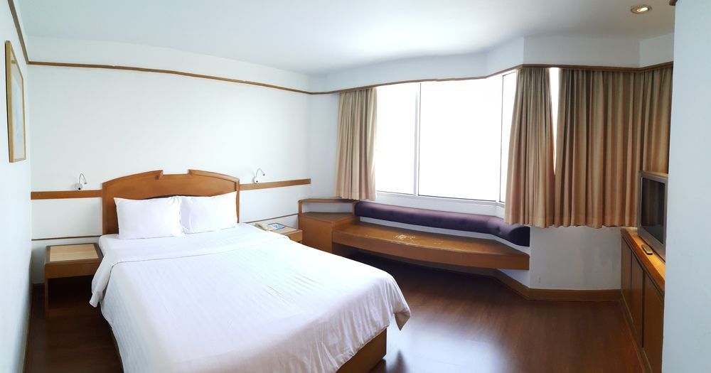 Chon Inter Hotel Чонбури Экстерьер фото