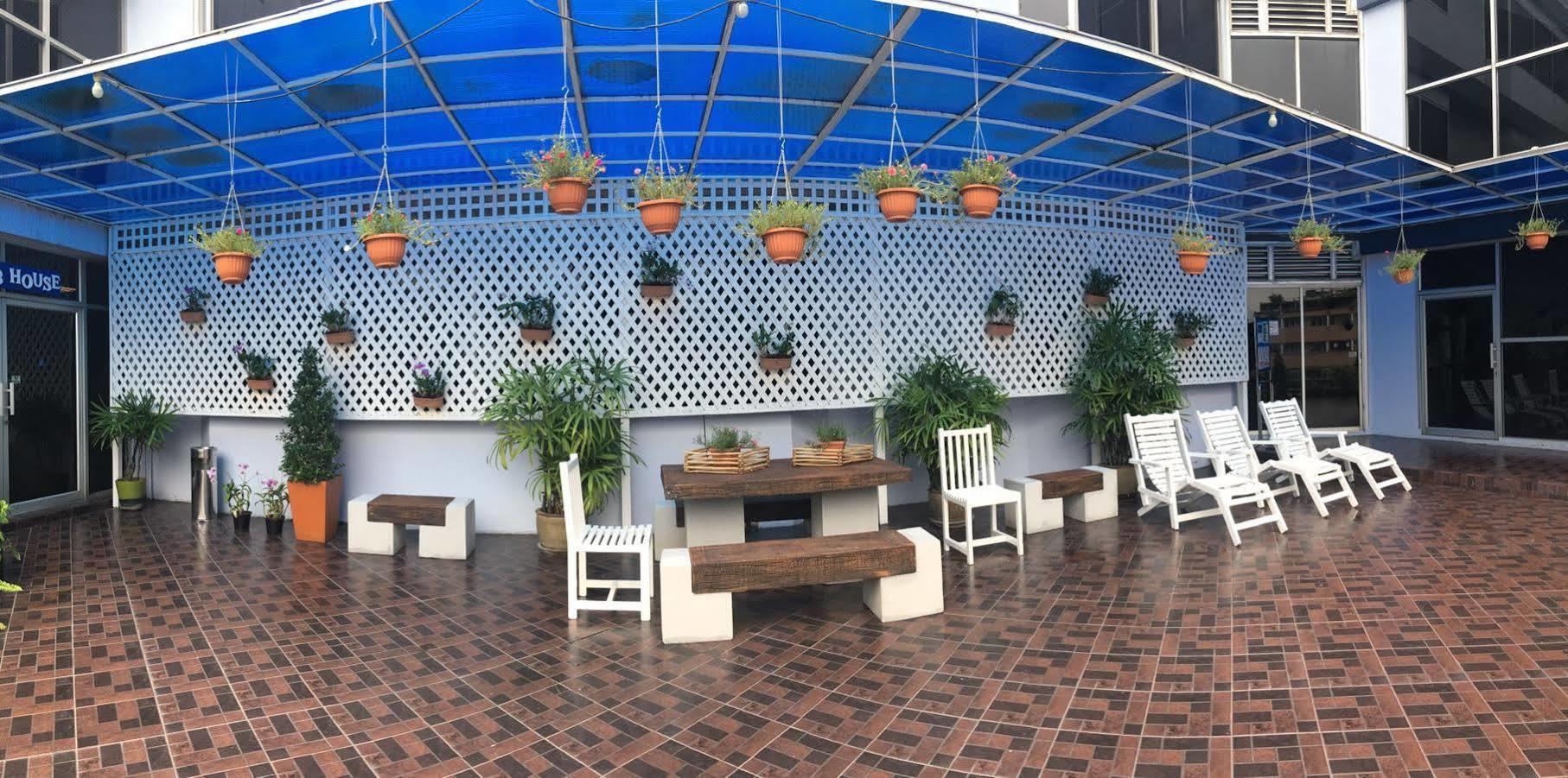 Chon Inter Hotel Чонбури Экстерьер фото