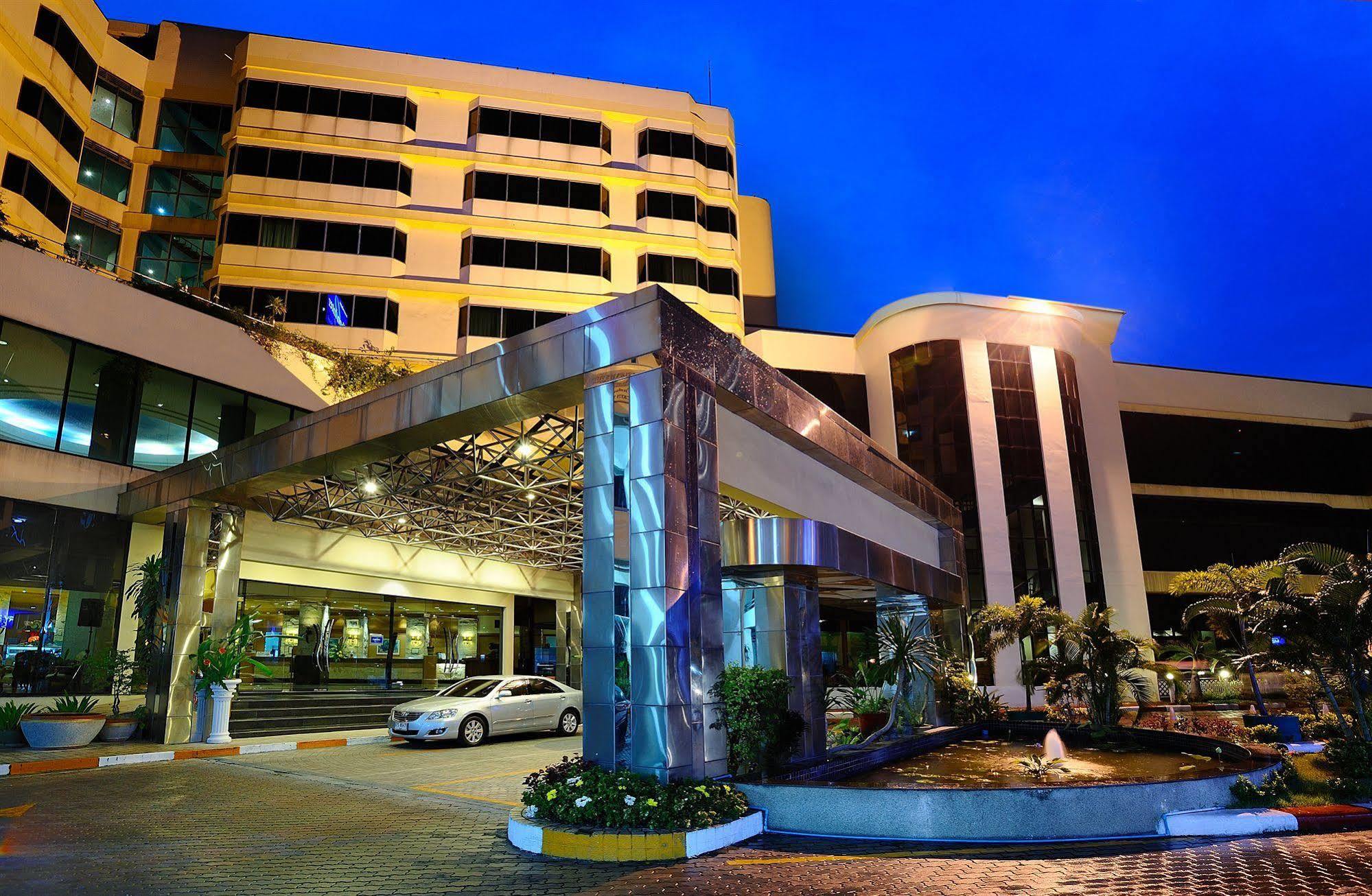Chon Inter Hotel Чонбури Экстерьер фото