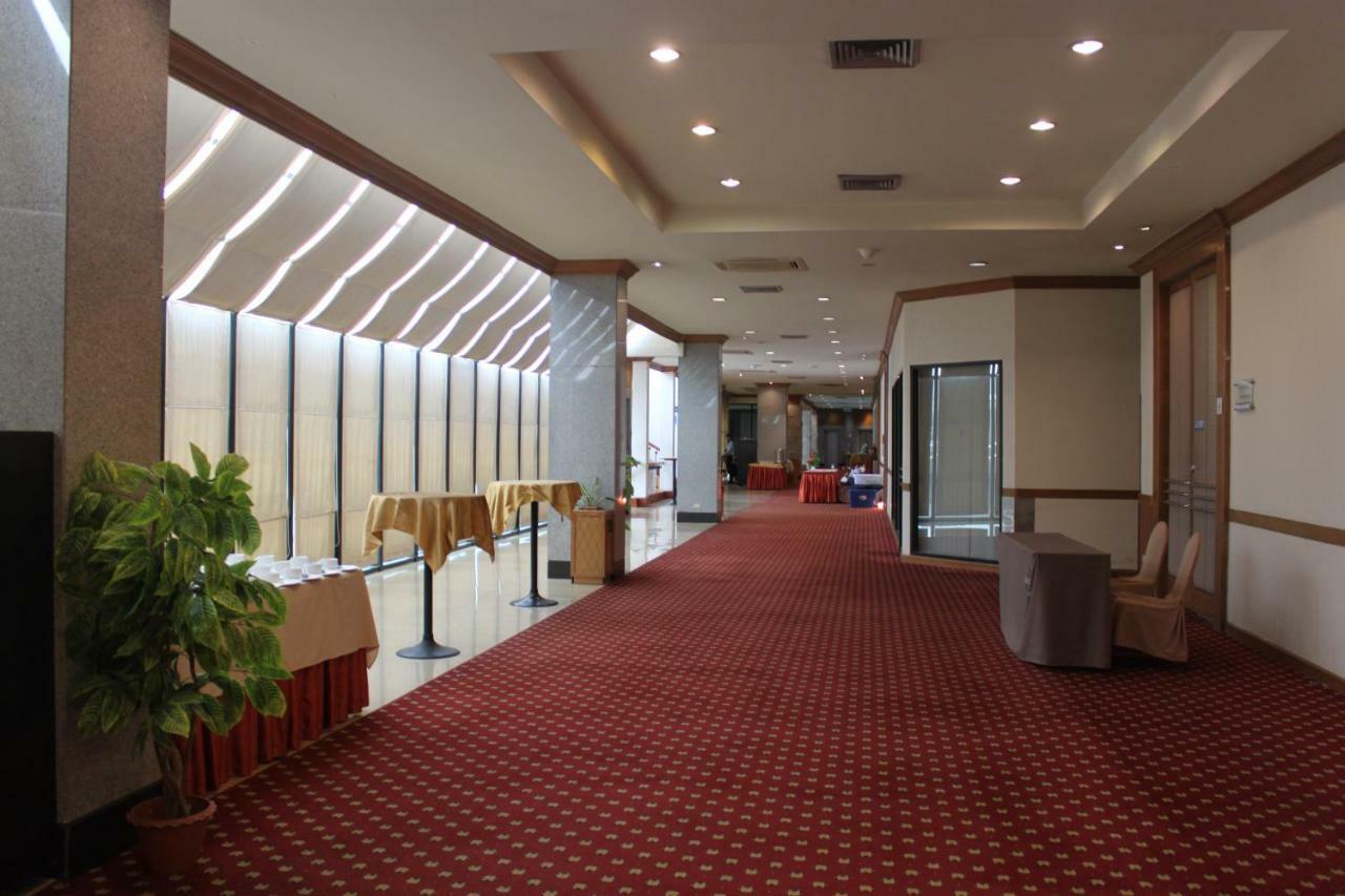 Chon Inter Hotel Чонбури Экстерьер фото