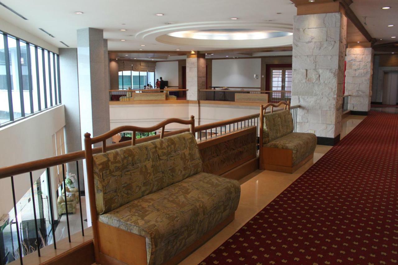 Chon Inter Hotel Чонбури Экстерьер фото
